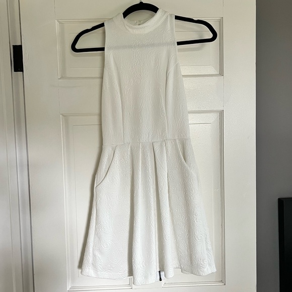 Urban Outfitters Quilted White High-neck Dress - Picture 1 of 7